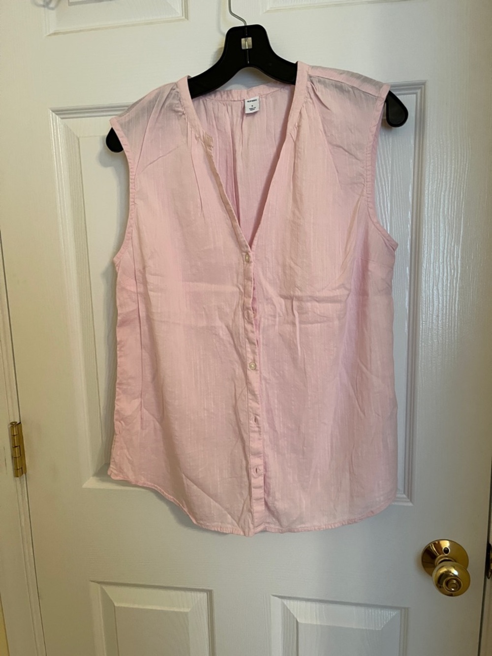 Old Navy Soft Pink Sleeveless Button-Front V-Neck Blouse